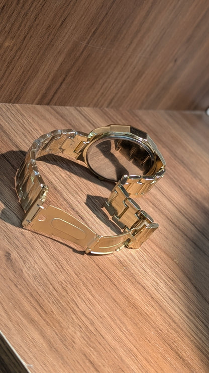 Luxe Chrono Gold Watch Timeless Luxury